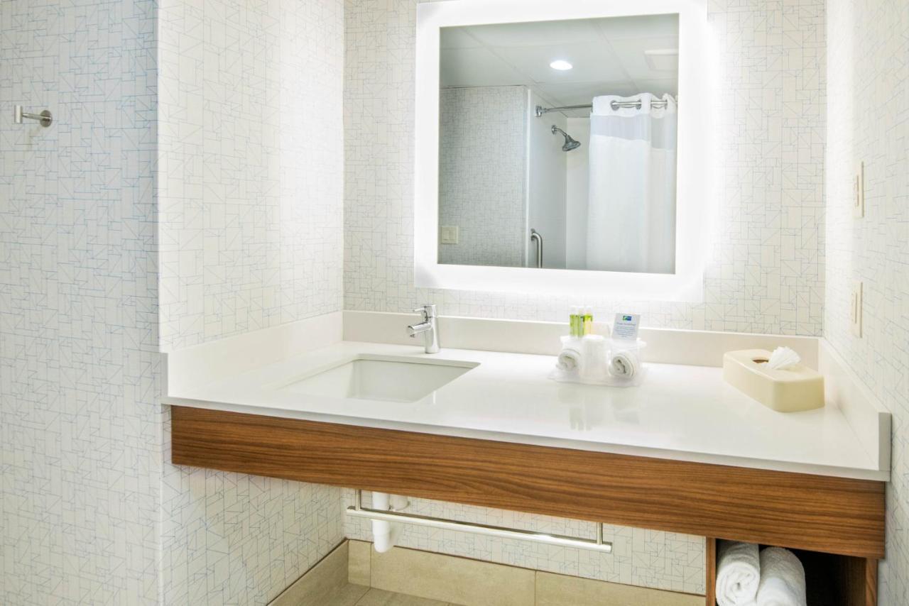Holiday Inn Express Woodbridge By Ihg Avenel Εξωτερικό φωτογραφία