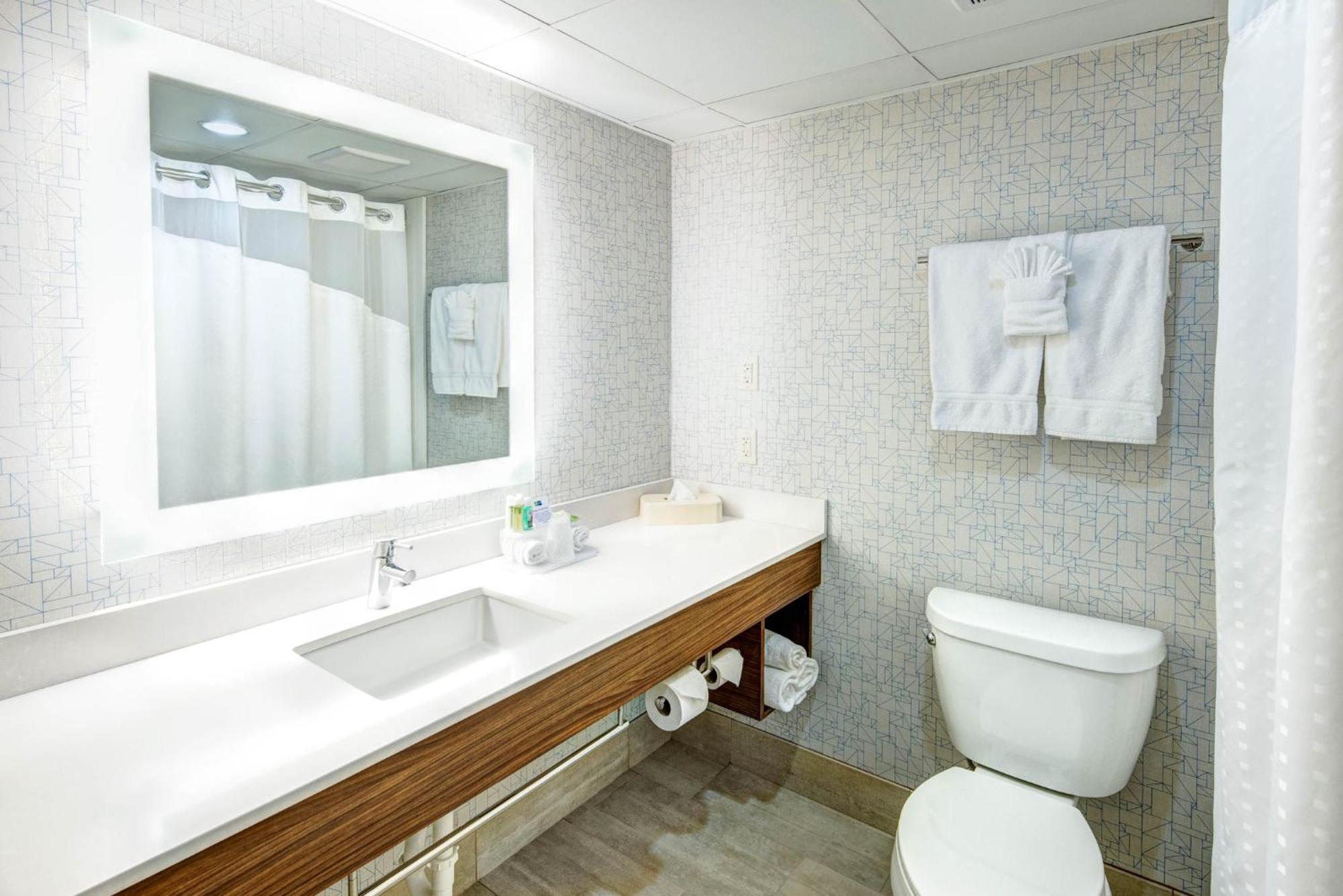 Holiday Inn Express Woodbridge By Ihg Avenel Εξωτερικό φωτογραφία