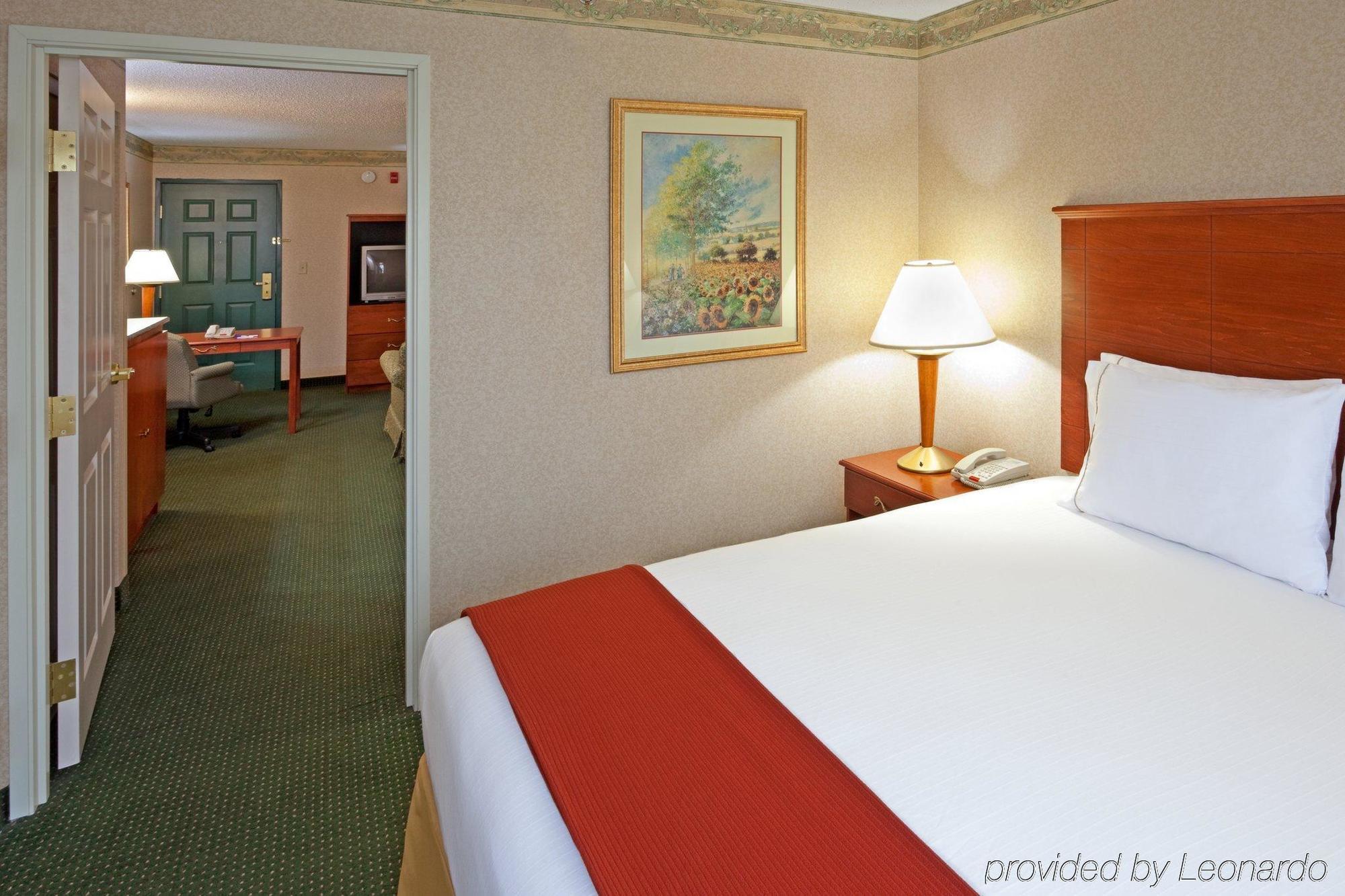 Holiday Inn Express Woodbridge By Ihg Avenel Εξωτερικό φωτογραφία